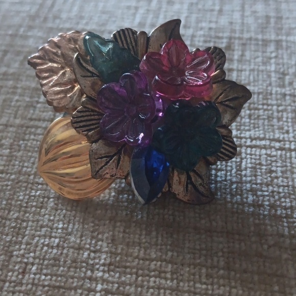 Vintage Gold Toned Leaves Flower Post Earrings - Picture 6 of 8